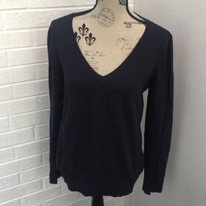 H&M Basic Navy Blue V Neck Sweater in Size L